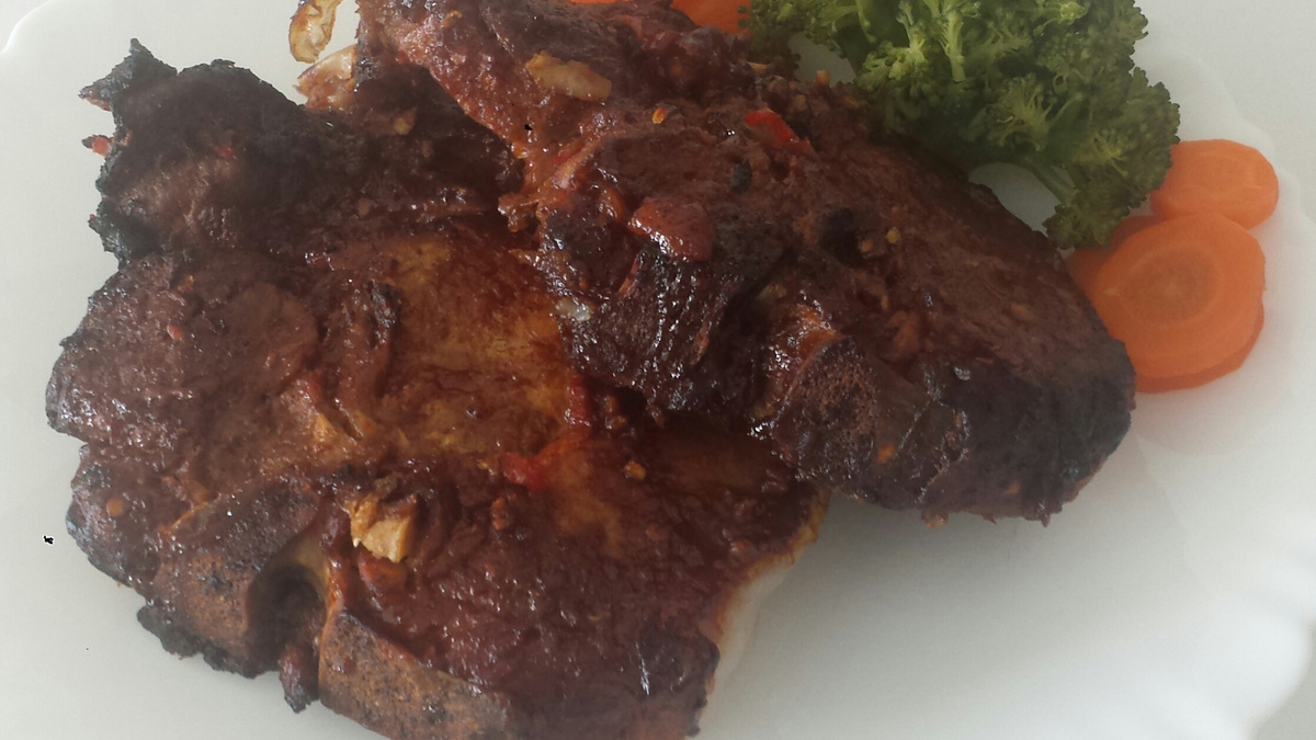 Carré Spice (Costeletas de porco grelhadas com molho apimentado)