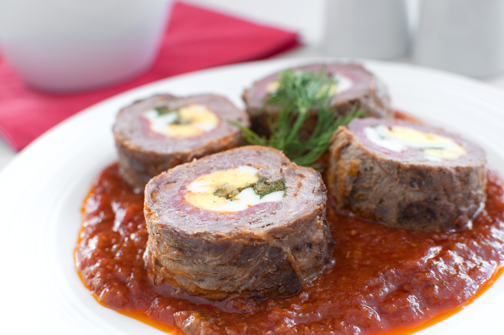 Rocambole de carne recheado