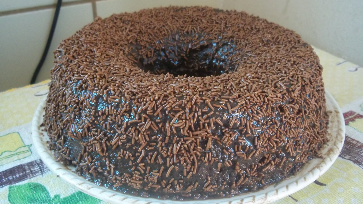 Bolo de chocolate com cobertura