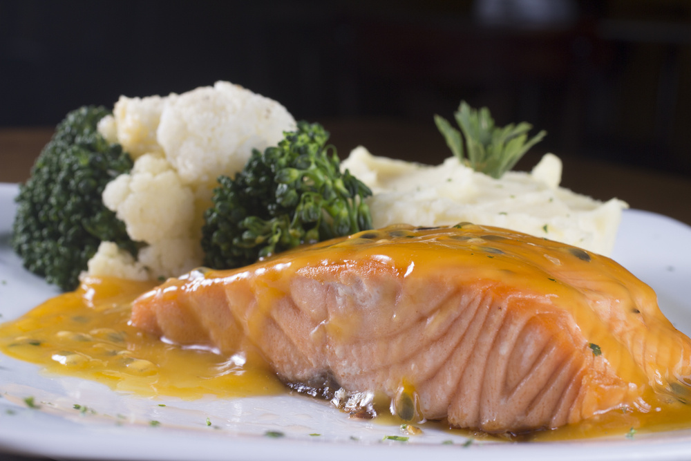 Salmão com molho de maracujá