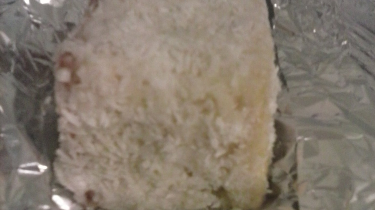 Bolo gelado de coco embrulhado