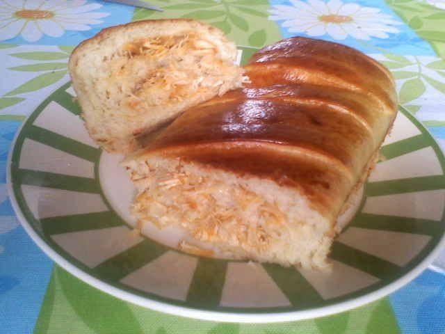 Pão de batata recheado com frango e queijo