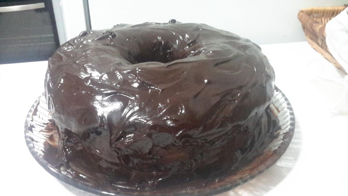 Quer aprender a fazer bolo grego? Celebre o Dia do Chocolate com