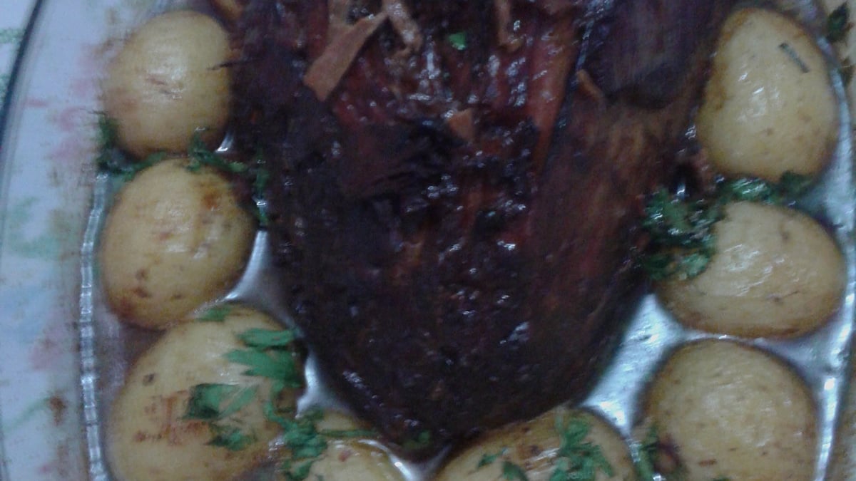Cupim assado com batatas rústicas