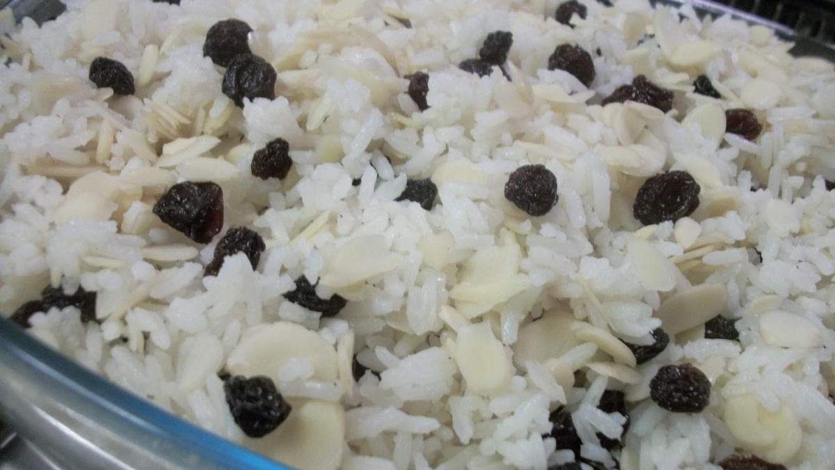 Arroz ao champagne com amêndoas e passas