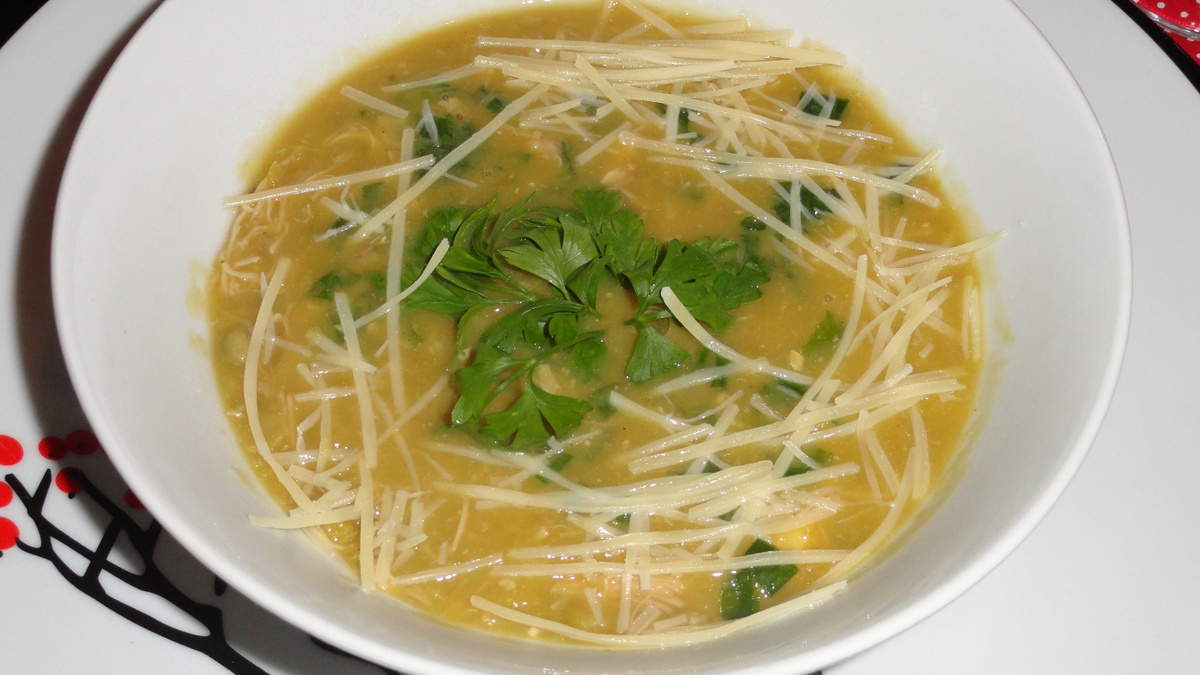 Caldo de ervilha com frango