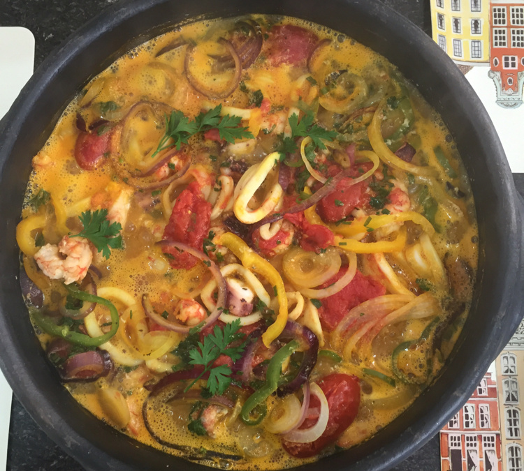Moqueca Baiana na panela de barro