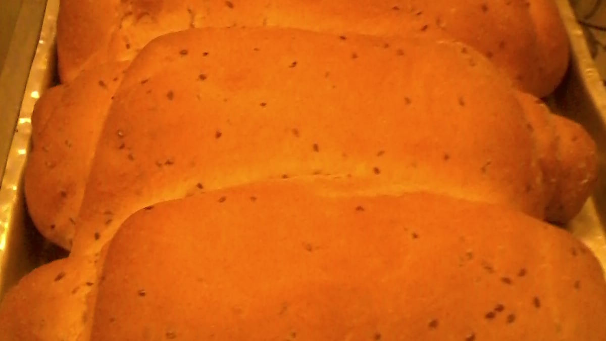 Pão de leite caseiro (massa adocicada)