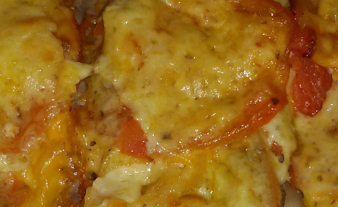 Bife grelhado com tomate assado e mussarela