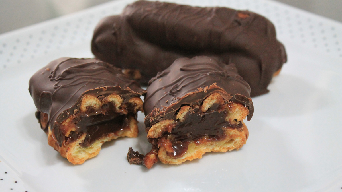 Bomba de chocolate fácil e deliciosa