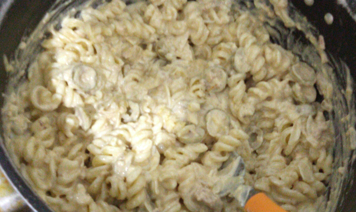 Massa ao molho de atum cremosa