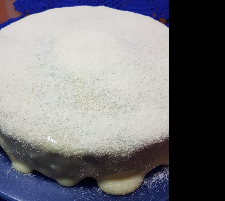 Bolo vulcão leite em pó com creme de avelã
