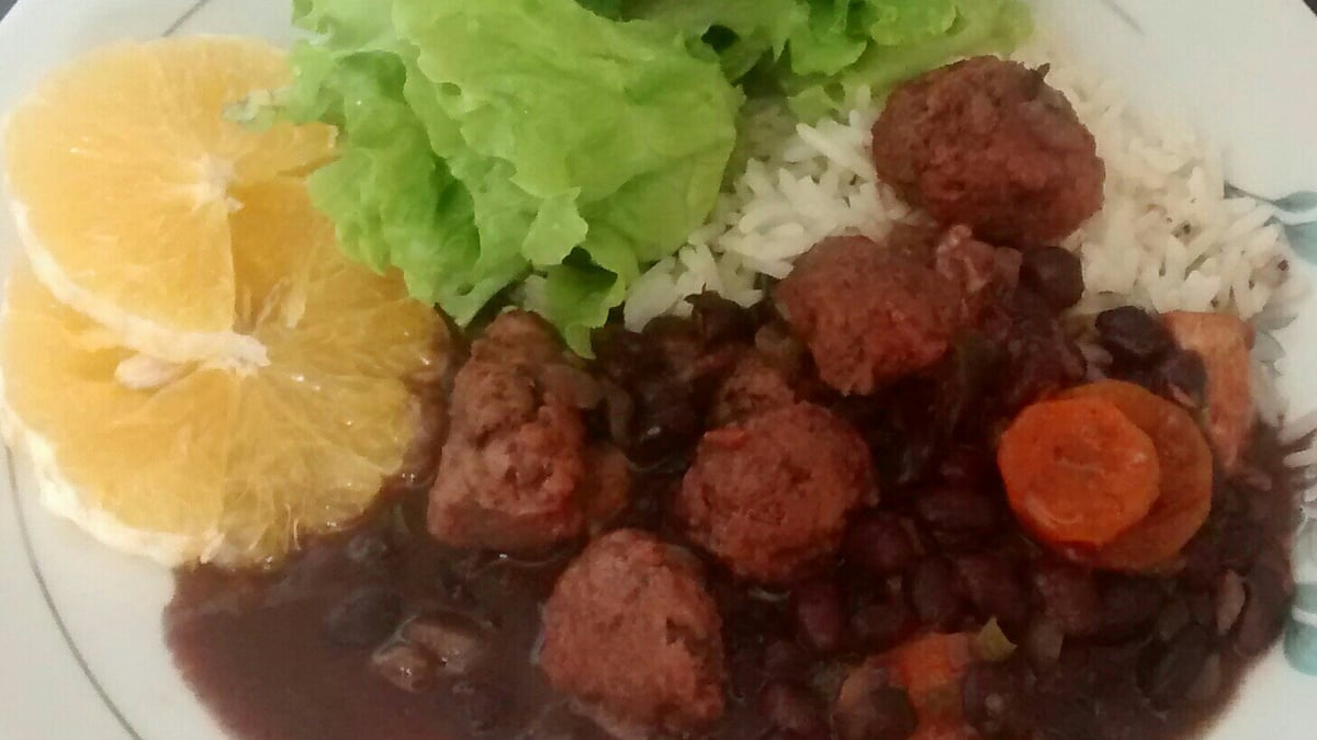Feijoada vegetariana saborosa