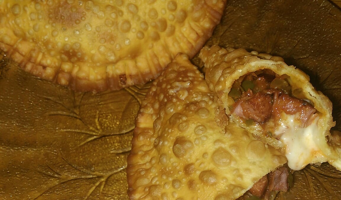 Pastel de calabresa com requeijão