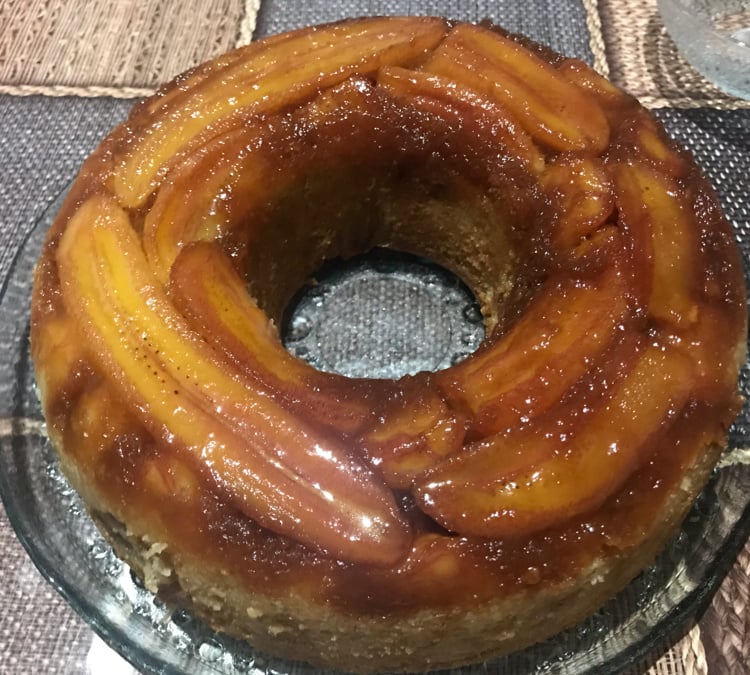 Torta de banana caramelizada