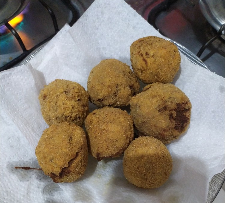 Ovo de codorna empanado