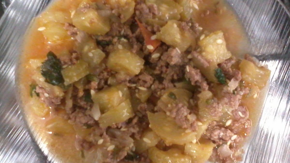 Ensopado de maxixe com carne moída