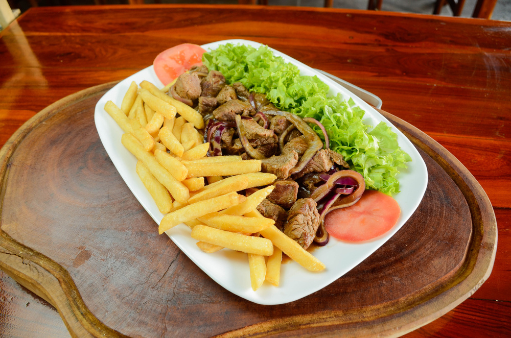 Bife acebolado com batata frita