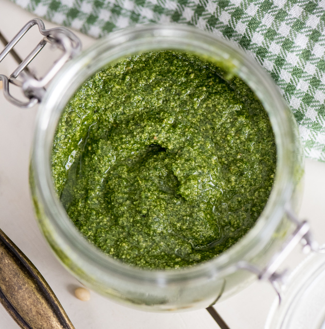 Pesto vegano de manjericão