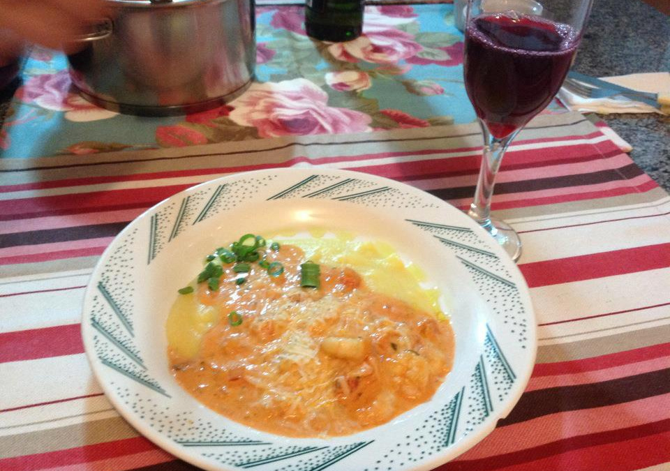 Polenta com creme de camarão