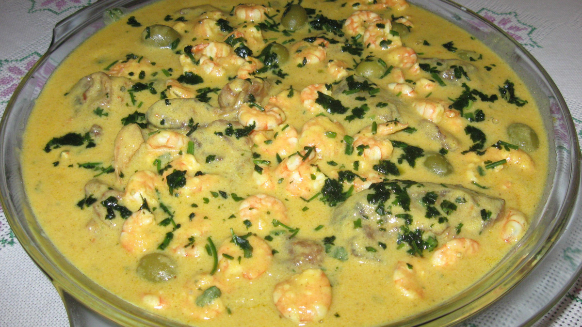 Peixe ao molho com creme de leite e camarão