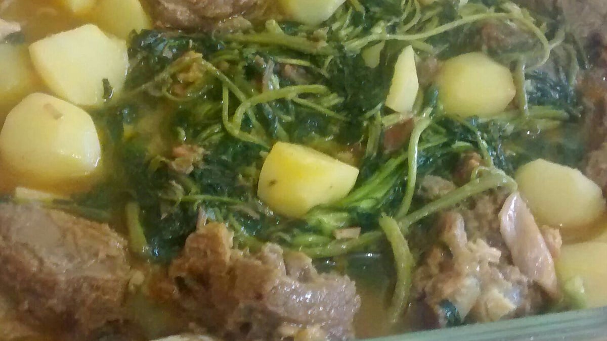 Costela com agrião e batata da Leuza