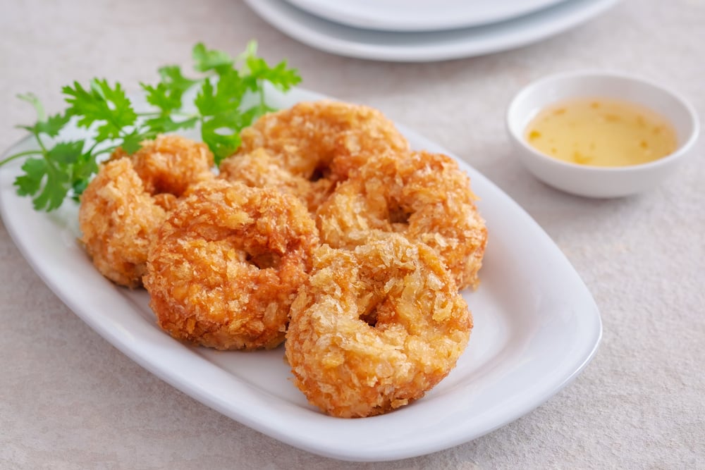 Bolinho de mandioca com camarão e catupiry da Lana