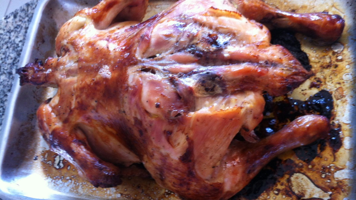 Frango assado com suco de laranja