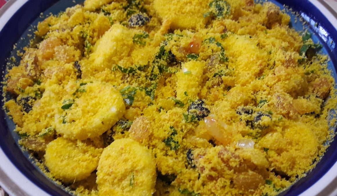 Farofa com banana e uva passa