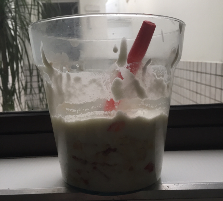 Merengue de morango e suspiro