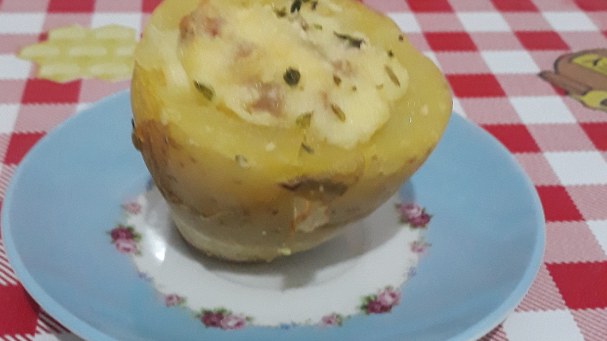 Batata recheada com bacon e catupiry