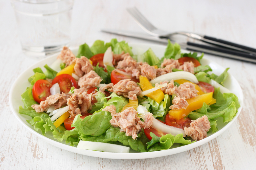 Salada quente de vegetais e atum