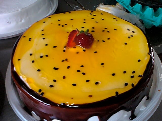 Torta gelada de chocolate e maracujá