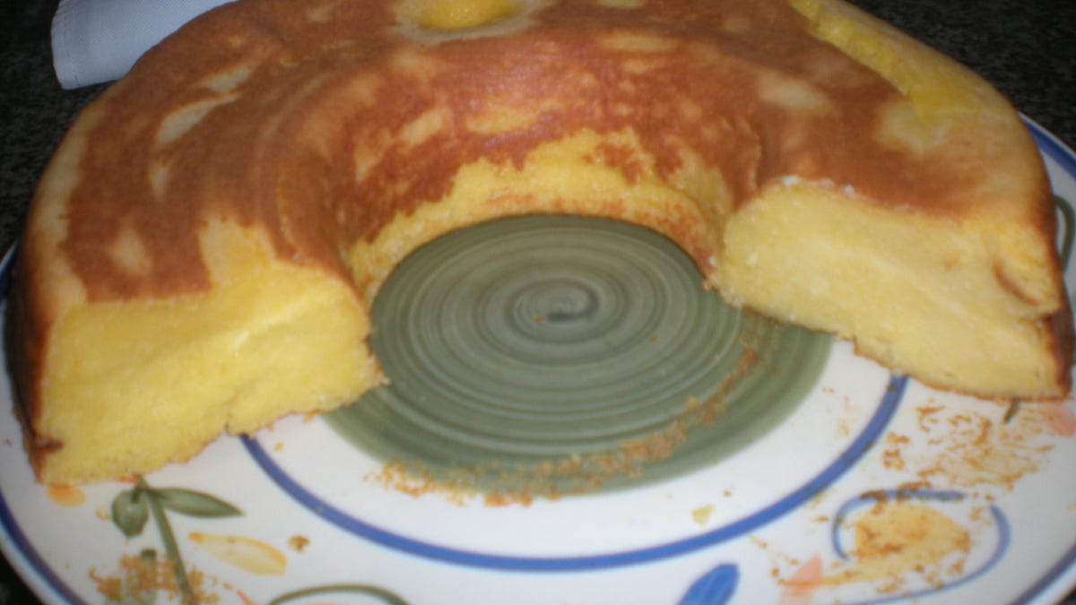 Bolo cremoso gelado de fubá