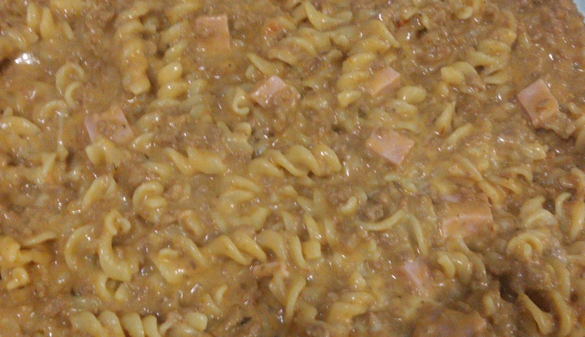 Macarrão feito na panela de pressão rápido e fácil