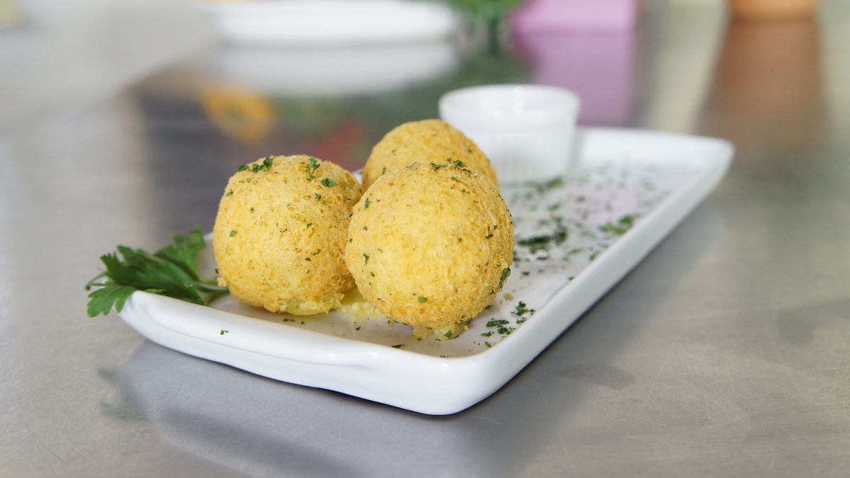 Bolinho de mandioca com recheio