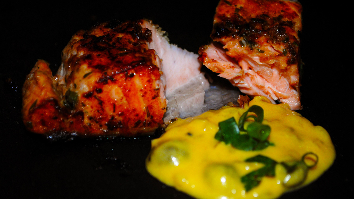 Salmão ao molho de maracujá