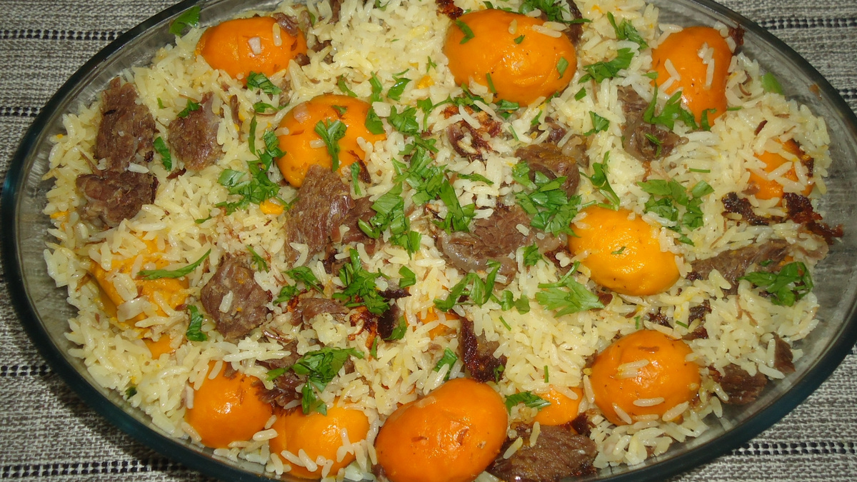 Arroz com pequi e carne de sol