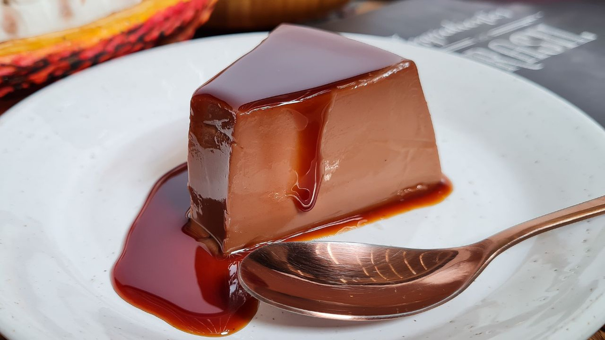 Pudim de chocolate que não vai ao forno e nem leva gelatina