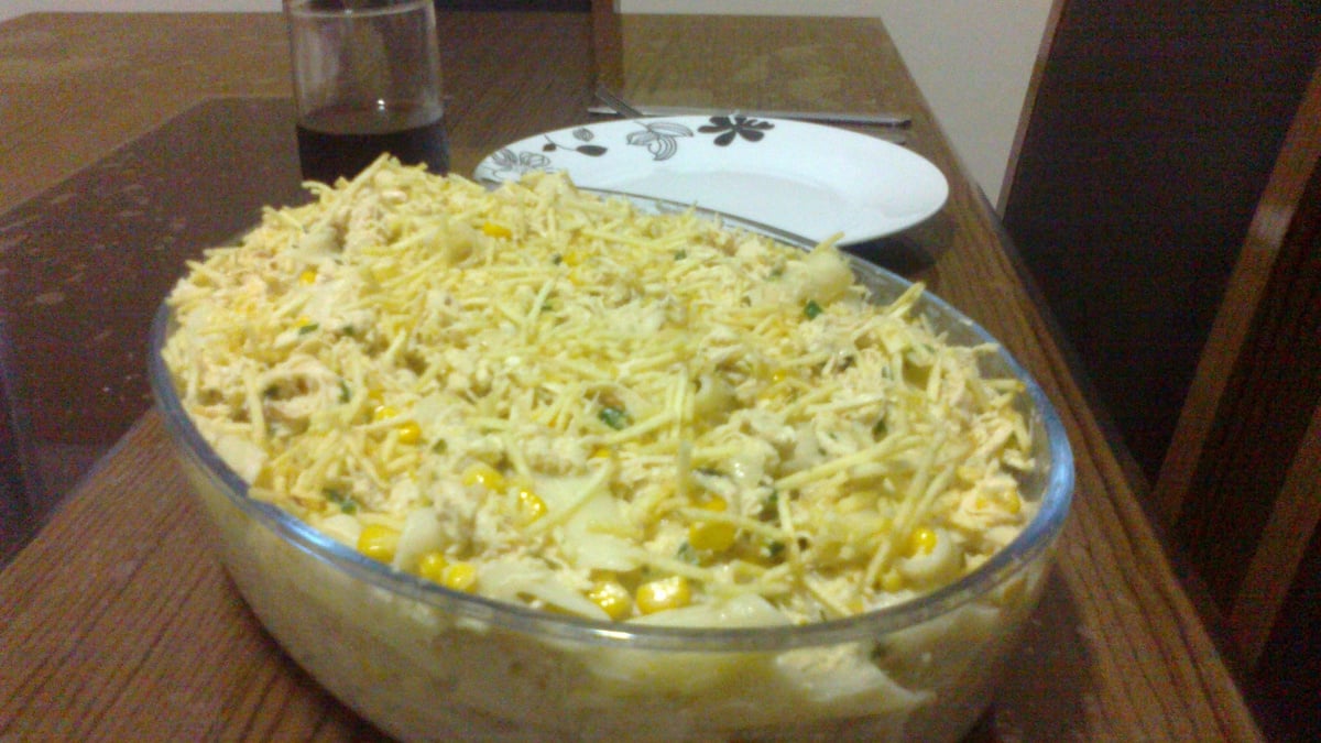 Macarrão com peito de frango e creme de leite