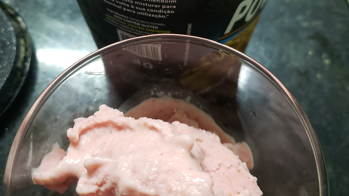 Sorvete de morango proteico
