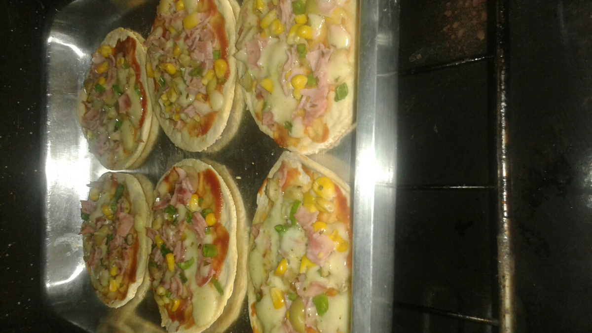 Minipizza de queijo e presunto