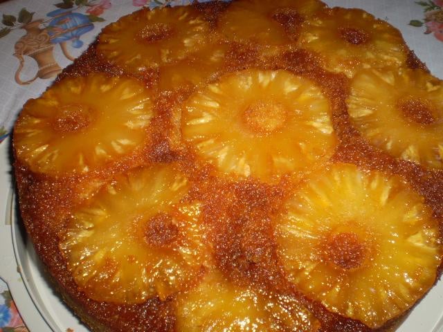 Bolo de abacaxi caramelizado