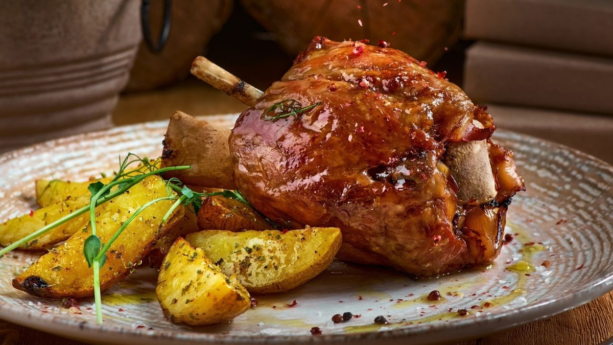 Pernil assado com batata