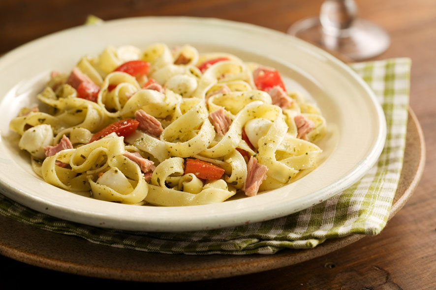 Talharim ao pesto com atum