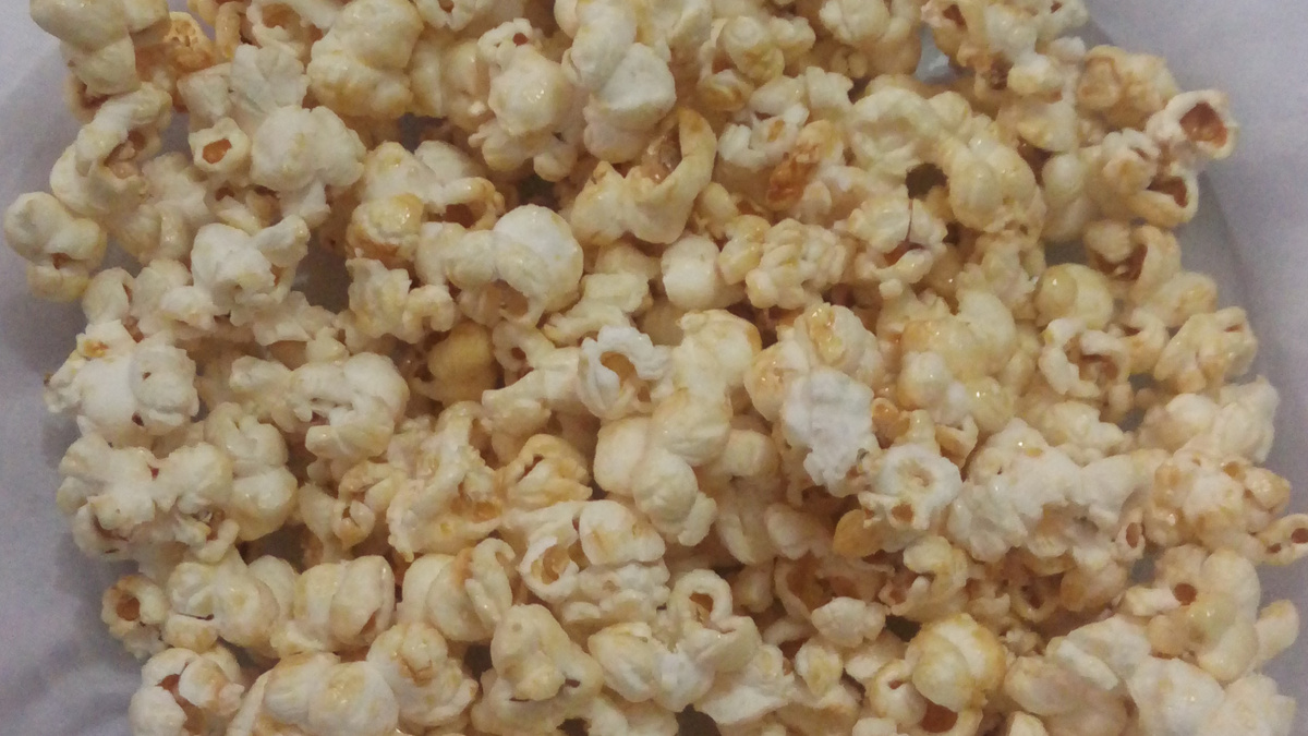 Pipoca caramelada de micro-ondas