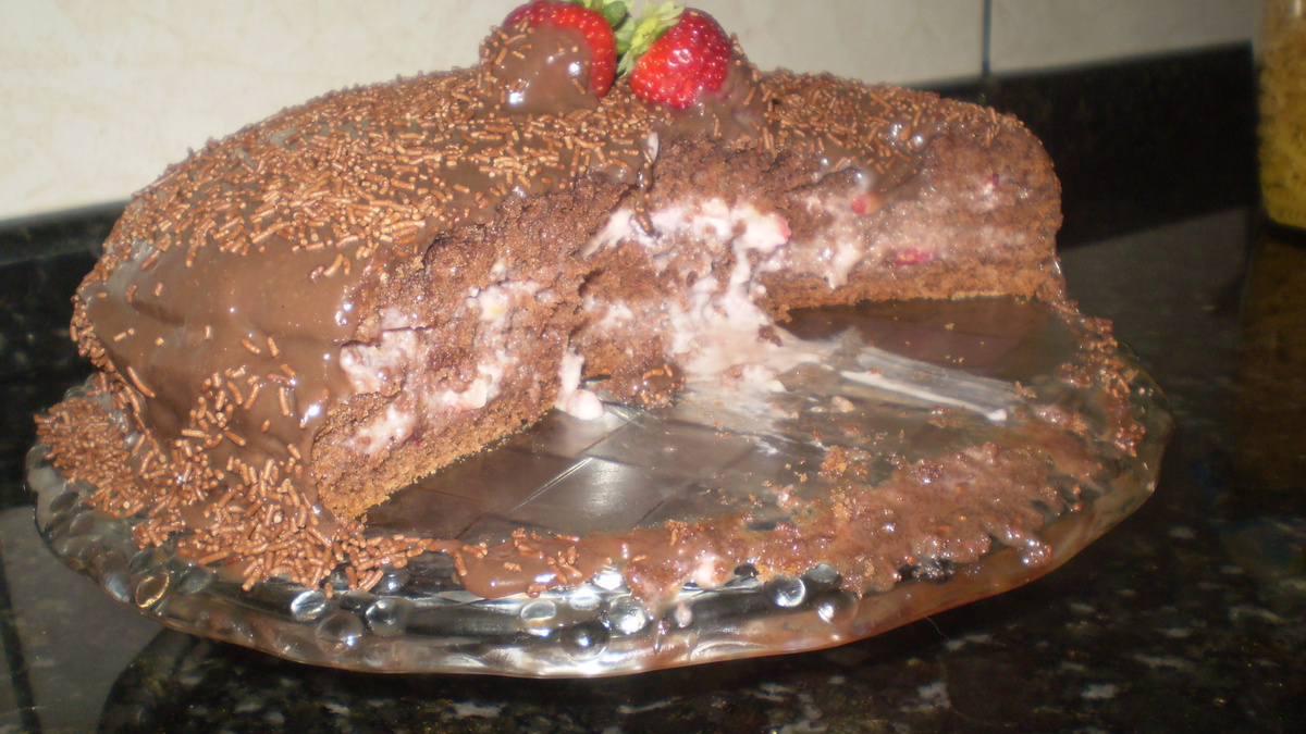 Bolo de chocolate com morango