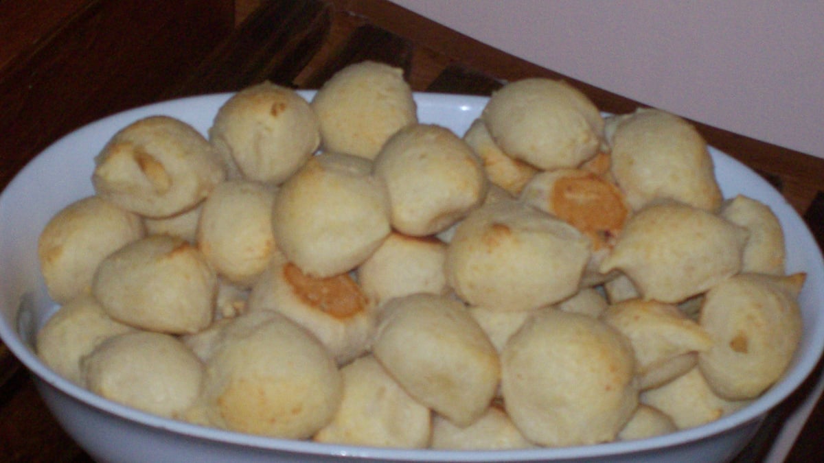 Pão de queijo fácil igualzinho ao original