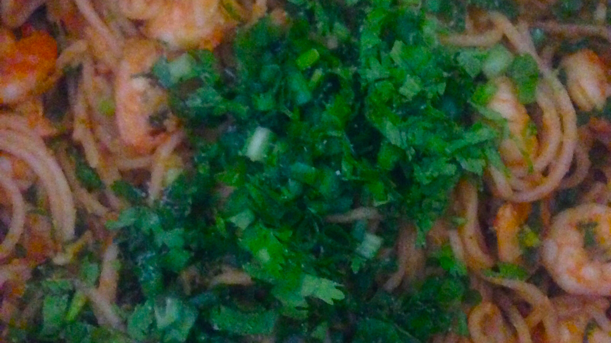 Macarronada com camarão (prática e deliciosa)