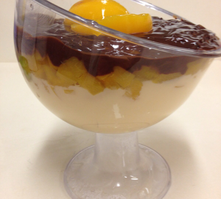 Gelado de pêssego com chocolate
